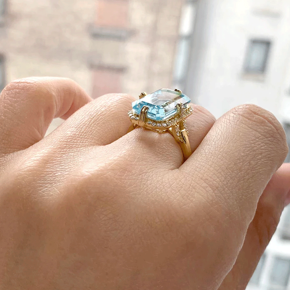 Goshwara Gossip 18k Yellow Gold Blue Topaz and Diamond Ring