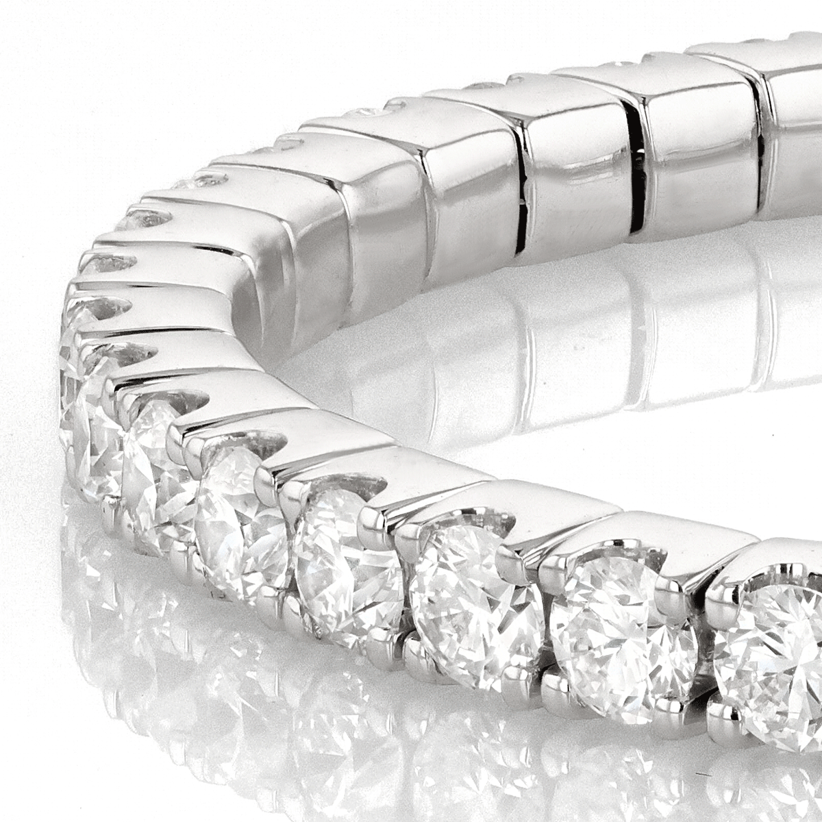 18k White Gold and 11.00 Total Weight Diamond Stretch Bracelet