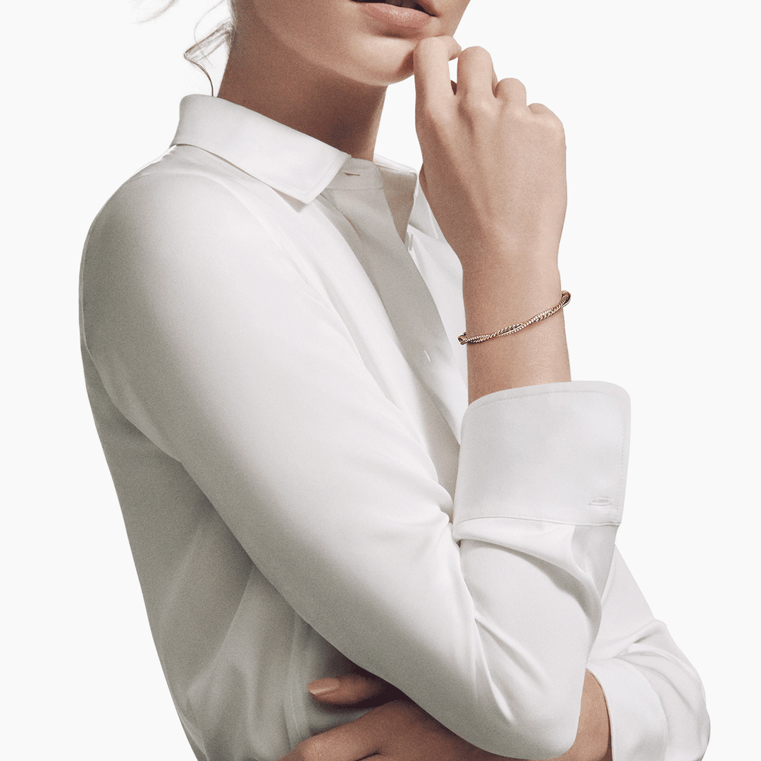 David Yurman Petite Infinity Bracelet in 18k Yellow Gold with Pavé Diamonds