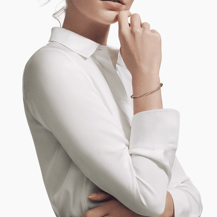 David Yurman Petite Infinity Bracelet in 18k Yellow Gold with Pavé Diamonds