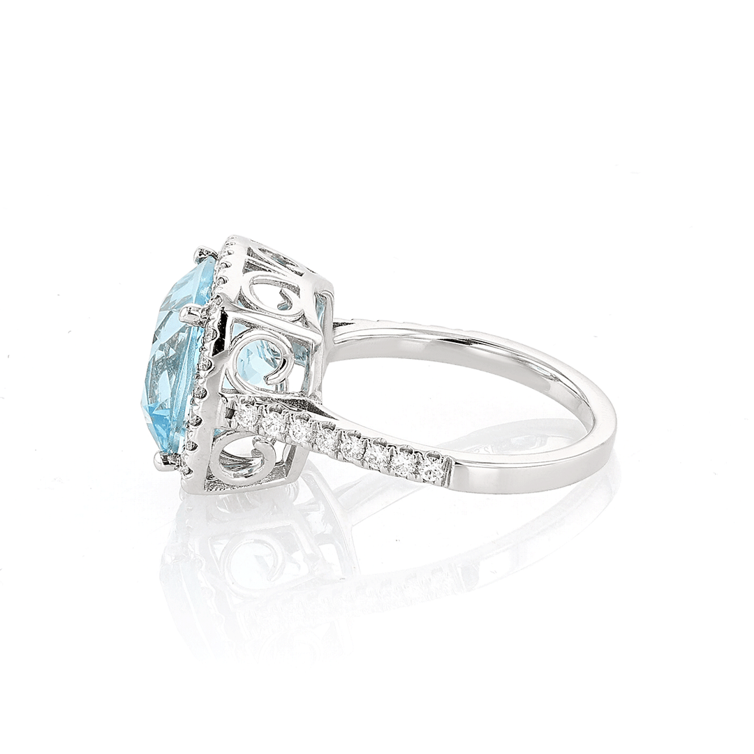 18k White Gold and Aquamarine 5.12 Total Weight Ring