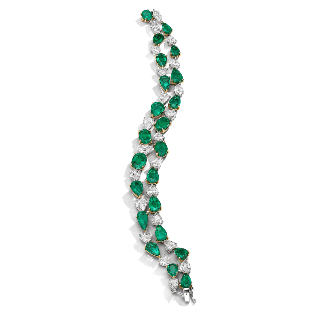 Private Reserve 18k Gold and 32.62 Total Weight Emerald Bracelet