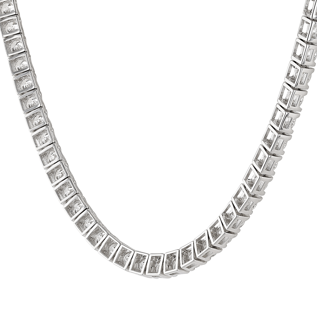 18k Gold and 32.50 Total Weight Diamond Line Necklace