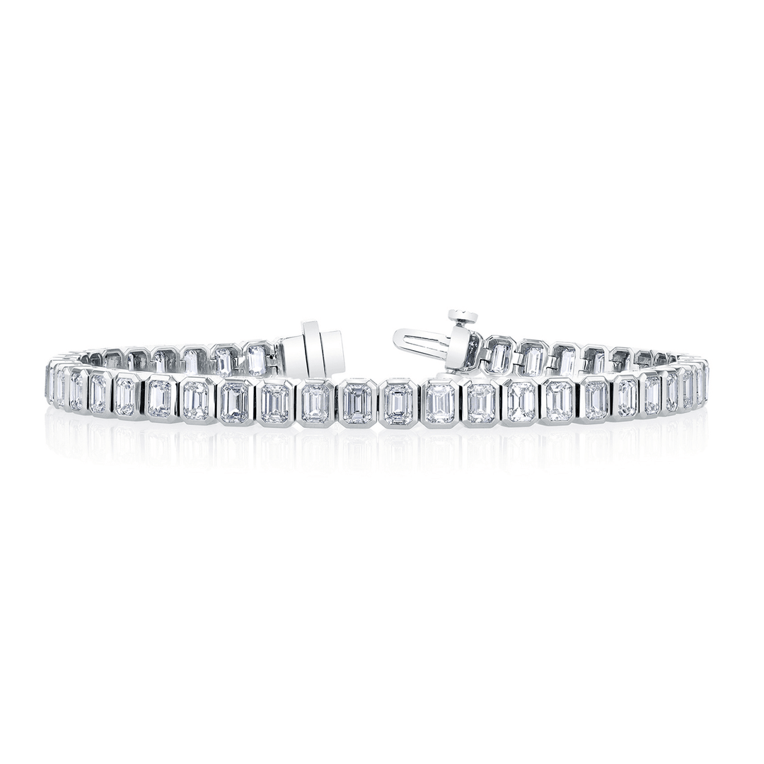 18k Gold and Emerald Cut Diamond 8.15 Total Weight Line Bracelet