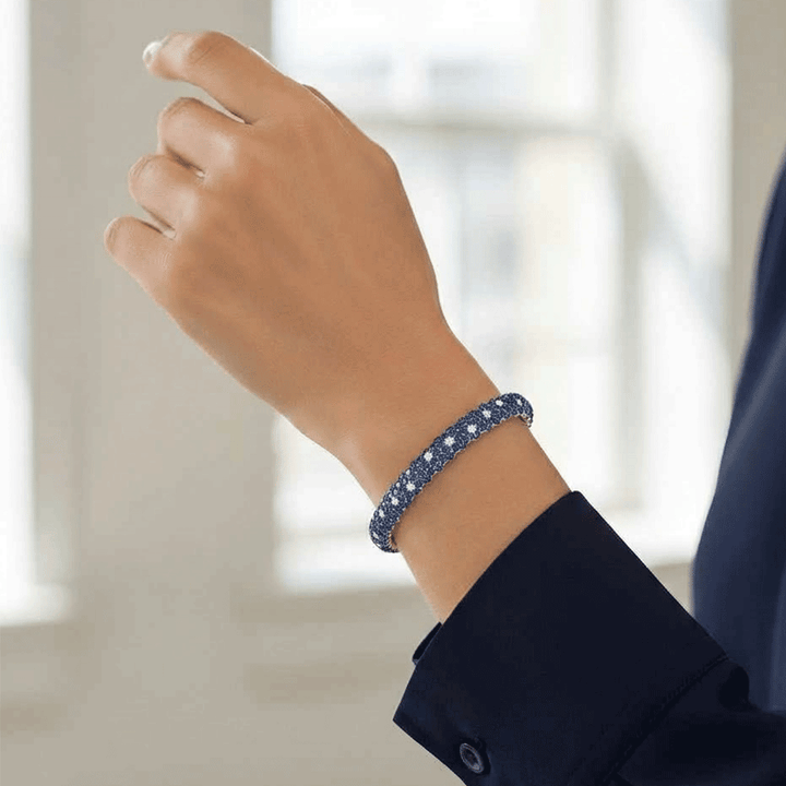 18k White Gold Stretch Sapphire 11.60 Total Weight and Diamond Bracelet