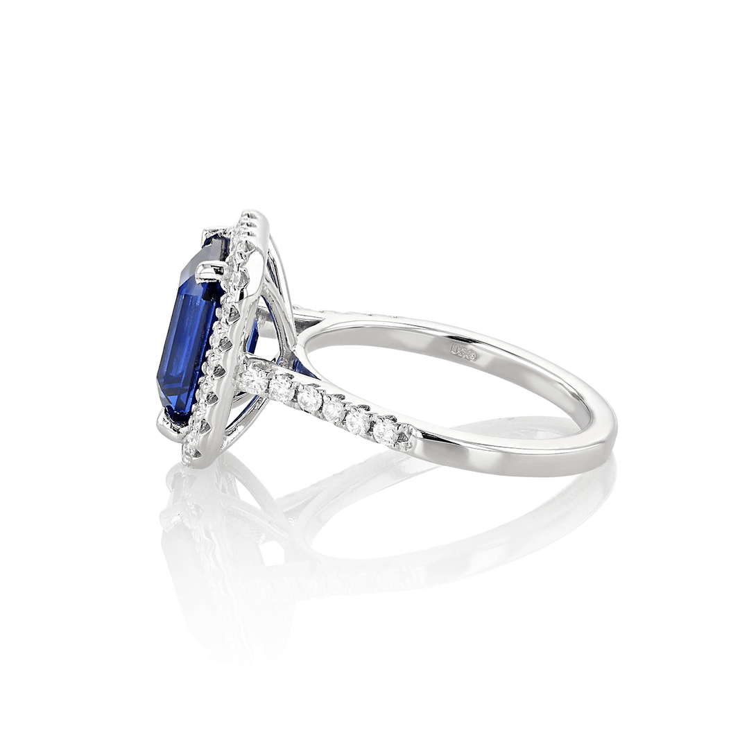 18k White Gold and Sapphire 4.52 Total Weight Diamond Ring