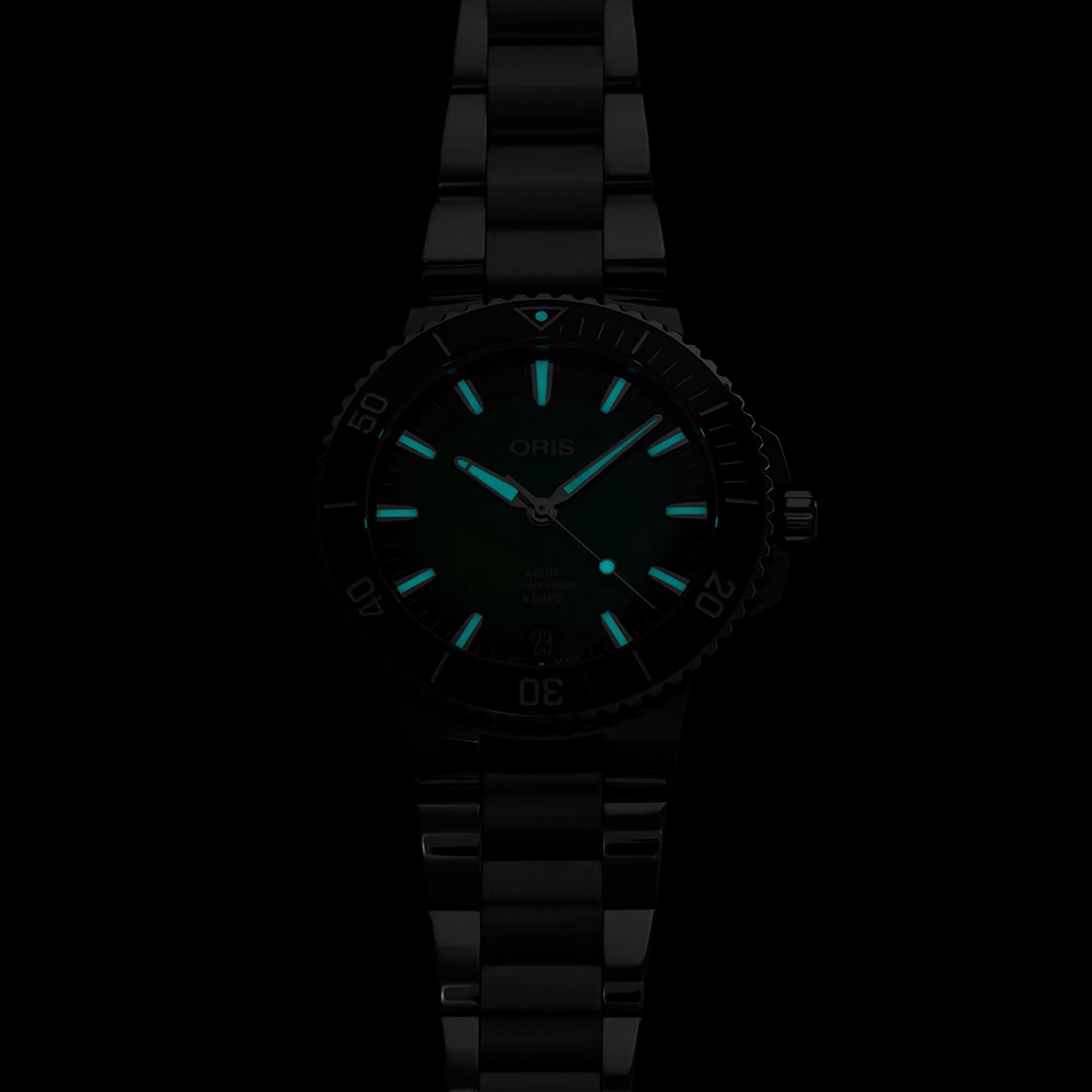 Oris Aquis Date 01 400 7790 4157-07 8 23 02PEB