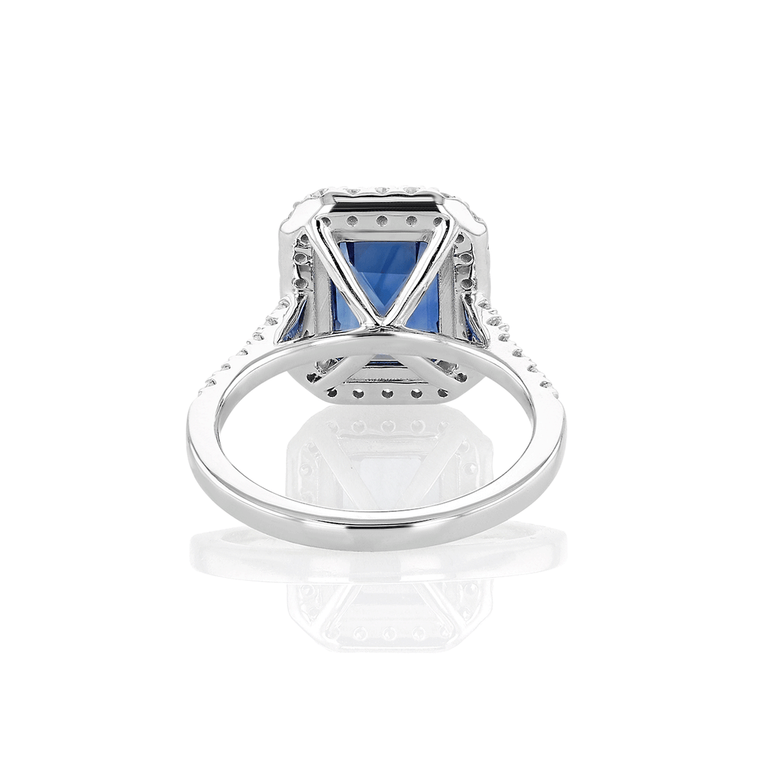 18k White Gold and Sapphire 4.52 Total Weight Diamond Ring