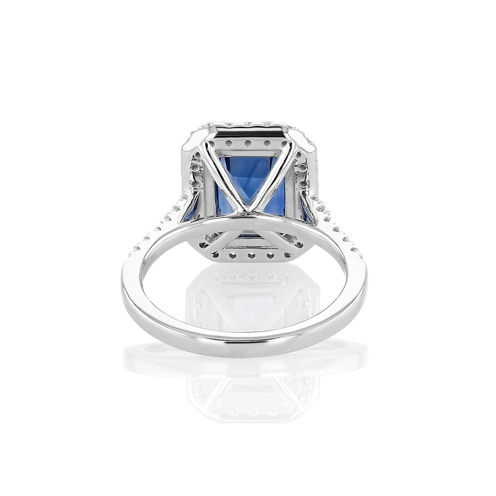 18k White Gold and Sapphire 4.52 Total Weight Diamond Ring