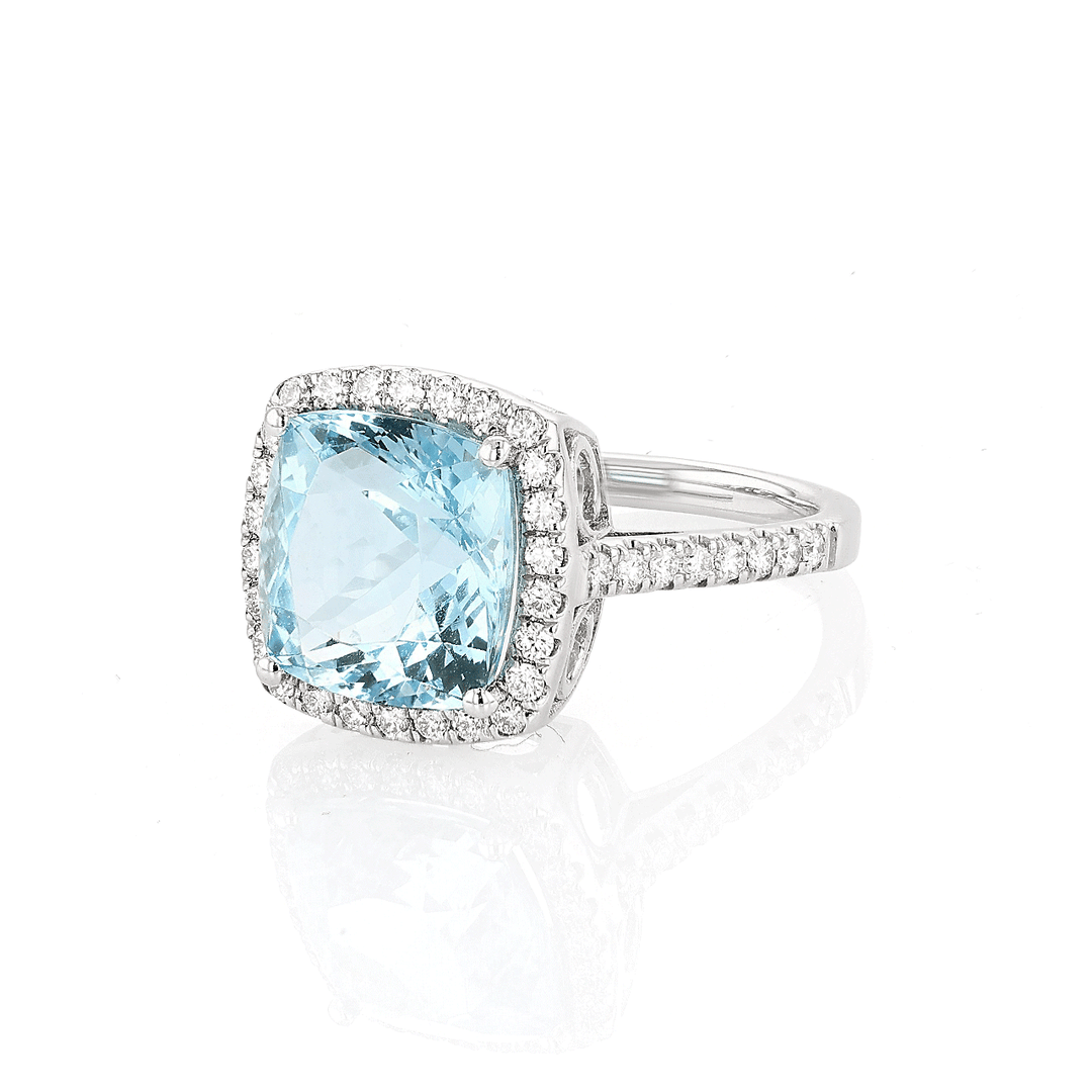 18k White Gold and Aquamarine 5.12 Total Weight Ring