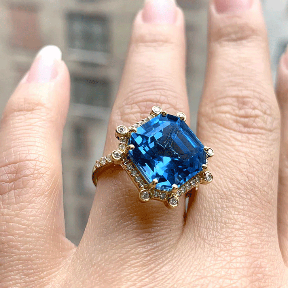 Goshwara Gossip 18k Yellow Gold London Blue Topaz and Diamond Ring