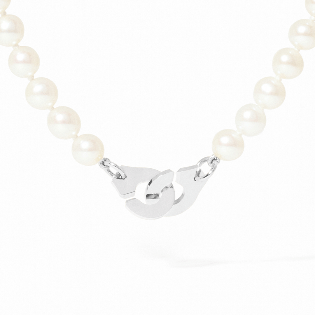 Dinh Van Menottes R10 18k White Gold and Pearl Necklace