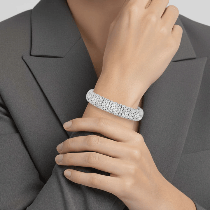 18k White Gold and 25.33 Total Weight Diamond Stretch Bracelet